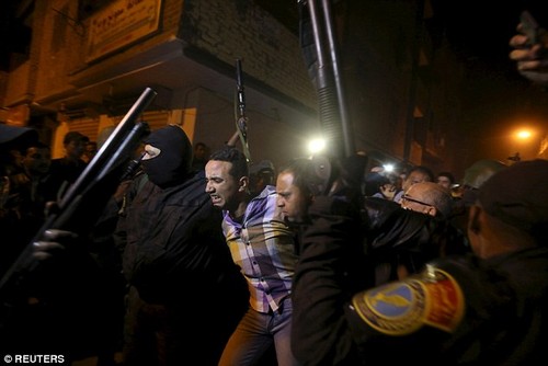 10 people killed in bomb blast near Cairo - ảnh 1